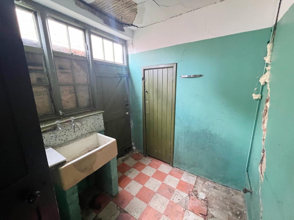 Lot: 139 - HOUSE FOR REFURBISHMENT AND RENOVATION - Space for kitchen with currently just a sink fitted